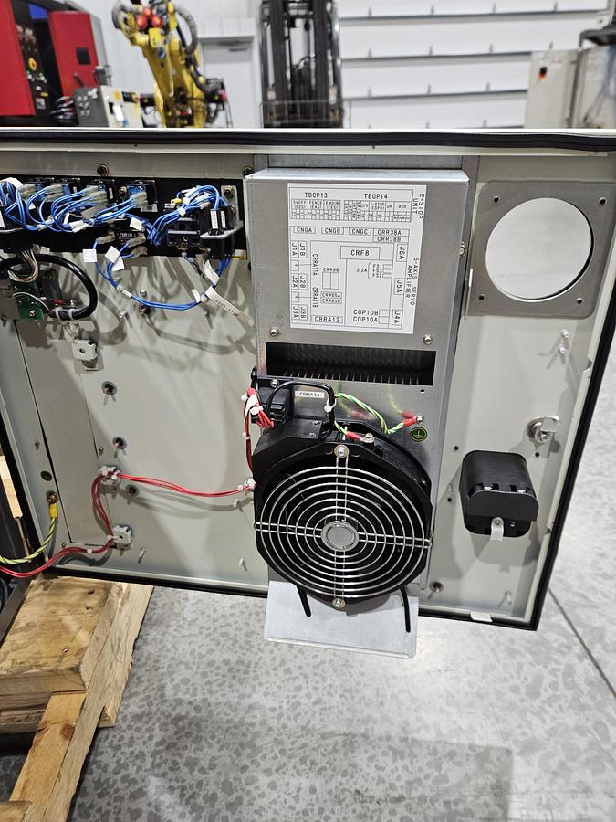 Used FANUC M-710ic/20L Industrial Robot With R-30ia Controller and Lincoln Powerwave R450 STT