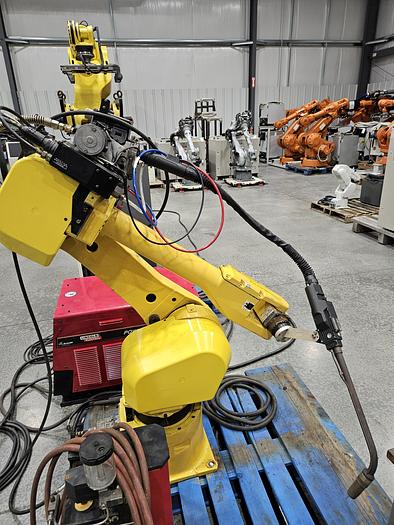 Used Fanuc Arcmate 100ic/6L Industrial Robot With R-30ib Controller