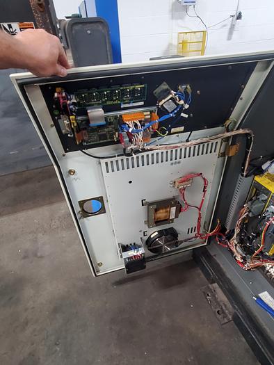 Used Lincoln System 30 With Fanuc Arcmate 100ib Industrial Robot and Lincoln Powerwave 455M