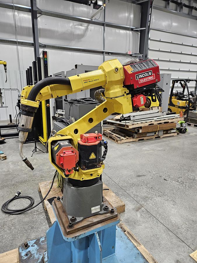 Used Fanuc Arcmate 100ic Industrial Robot With R-30ia Controller and Lincoln Powerwave i400