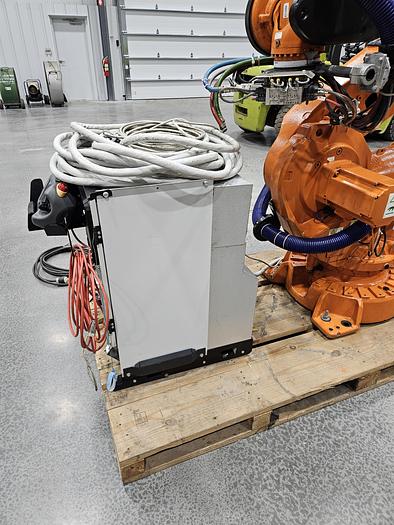 Used ABB IRB 6640-235/2.55 Industrial Robot With IRC5 Controller