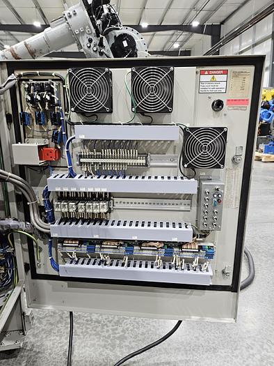 Used Yaskawa Motoman ES165D Industrial Robot With DX100 Controller