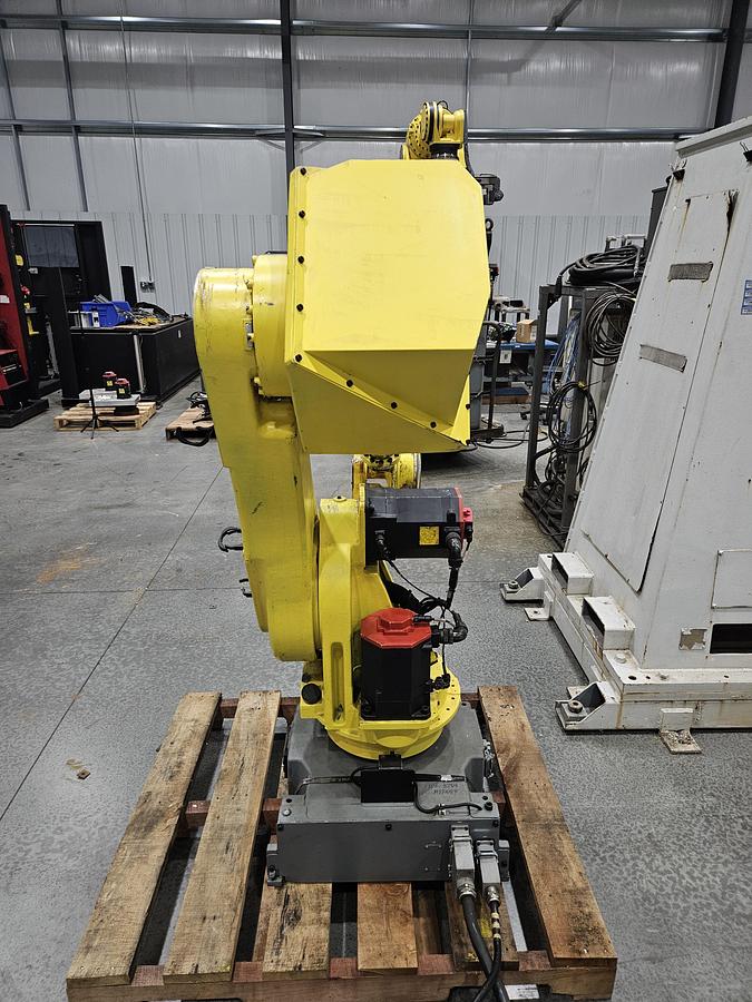 Used Fanuc M-710ib/45 Industrial Robot With R-J3ib Controller