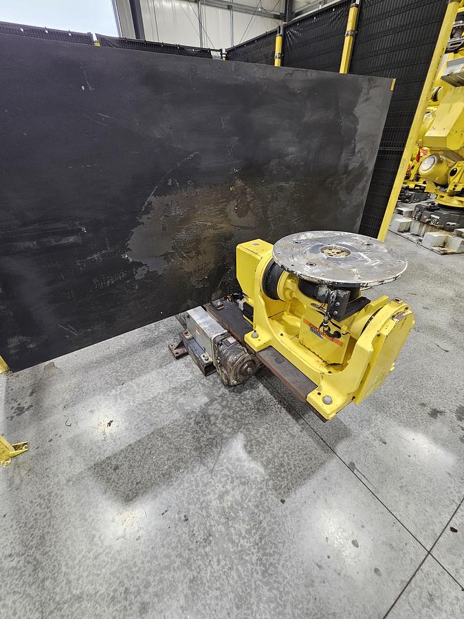 Used Complete FANUC Robotic Welding Cell W/ FANUC Arcmate 100ic/6l R-30ia Controller and Dual Tilt Rotate Positioners