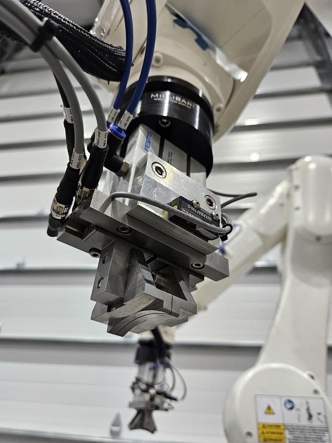 Used KUKA KR10 R1100-2HO Food Grade Industrial Robot With KRC5 Micro Controller