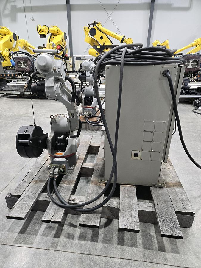 Used Yaskawa Motoman EA1400 Industrial Welding Robot With XRC 2001 Controller