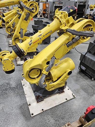 Used Fanuc R-2000ic/210F Industrial Robot With R-30ib Controller