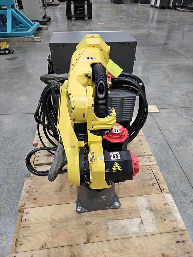Used Fanuc M-10ia/12 Industrial Robot With R-30ib Controller