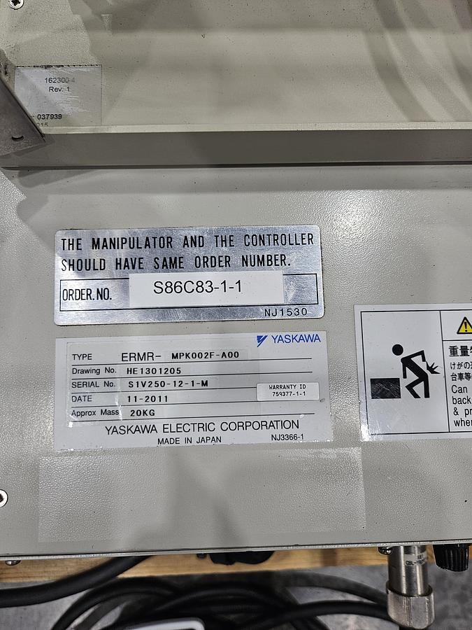 Used Yaskawa Motoman MPK2F Industrial Robot With FS100 Controller