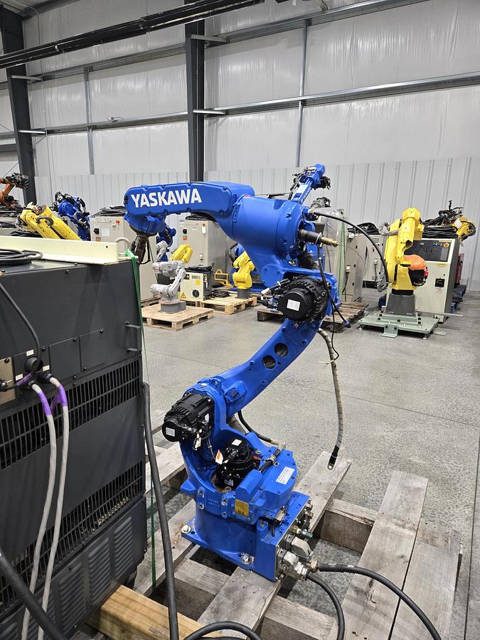 Used Yaskawa Motoman MA1440 Industrial Welding Robot With DX200 Controller