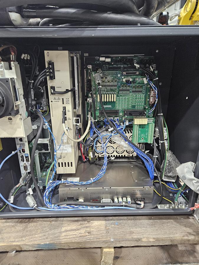 Used Yaskawa Motoman GP35L Industrial Robot With YRC1000 Controller