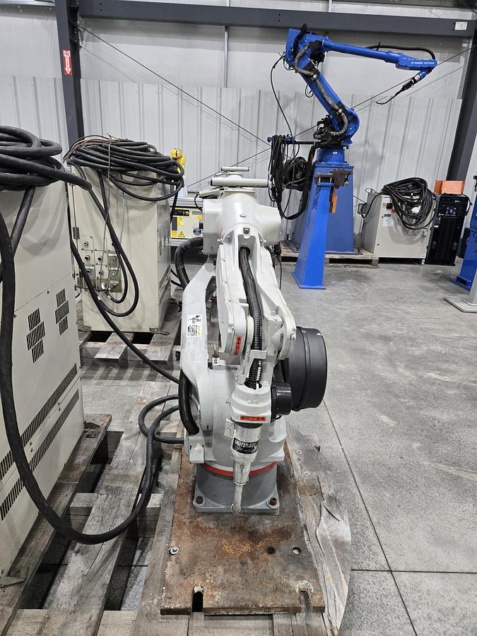 Used Yaskawa Motoman EA1400 Industrial Robot With XRC 2001 Controller