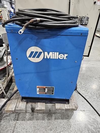 Used Yaskawa Motoman EA1900N Industrial Welding Robot With Miller Auto Axcess 450