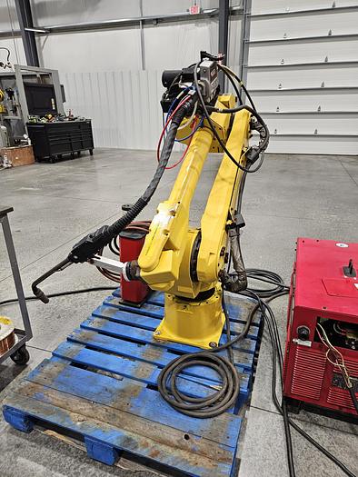Used Fanuc Arcmate 100ic/6L Industrial Robot With R-30ib Controller