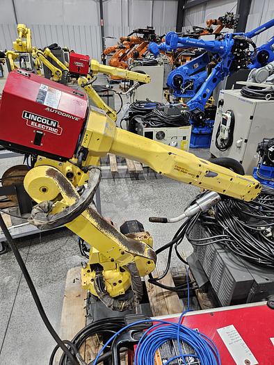 Used Fanuc Arcmate 100ic/6L Industrial Robot With R-30ib Controller and Lincoln Powerwave R450