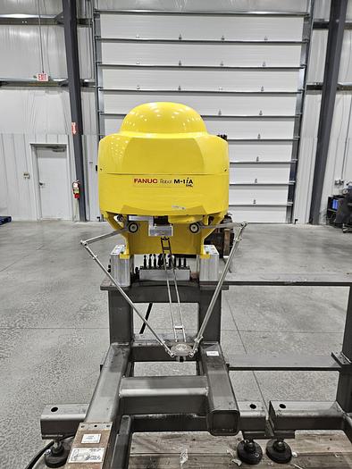 Used Fanuc M-1iA/1HL Industrial Spider Robot With R-30ib Controller