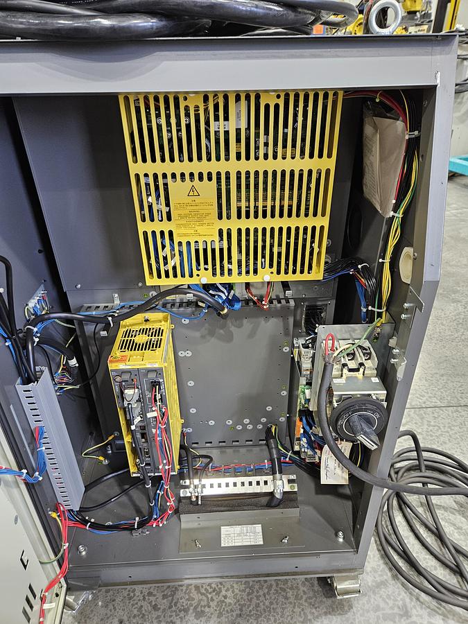 Used Fanuc R-2000ib/125L Industrial Robot With R-30ia Controller