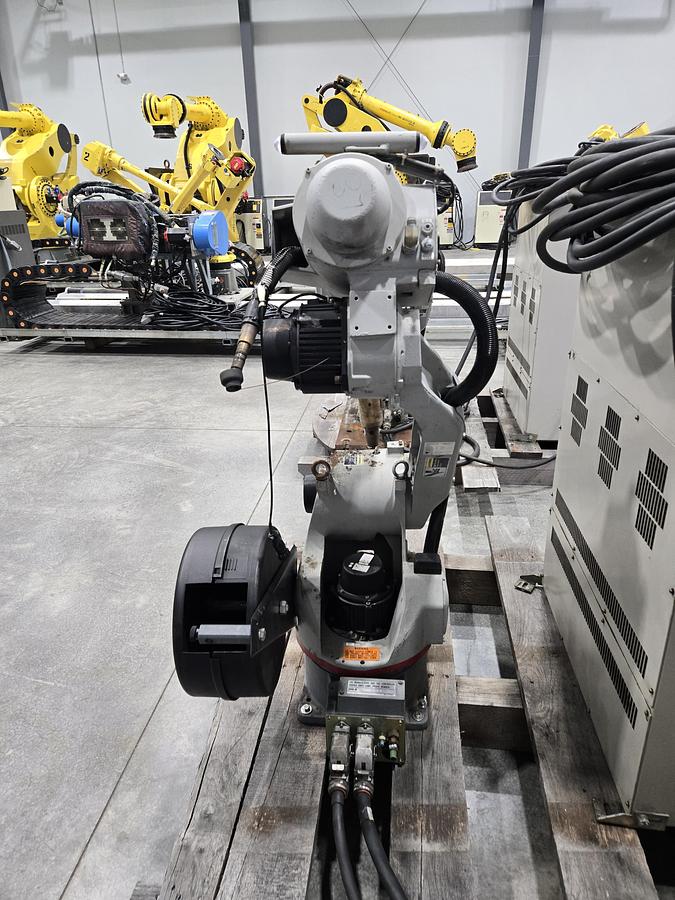 Used Yaskawa Motoman EA1400 Industrial Welding Robot With XRC 2001 Controller