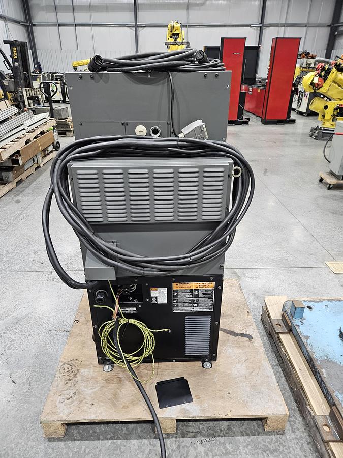 Used Fanuc Arcmate 100ic Industrial Robot With R-30ia Controller and Lincoln Powerwave i400