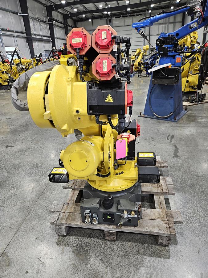 Used Fanuc R-2000ib/125L Industrial Robot With R-30ia Controller