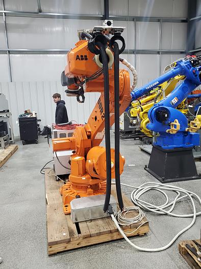 Used ABB IRB 6640-235/2.55 Industrial Robot With IRC5 Controller