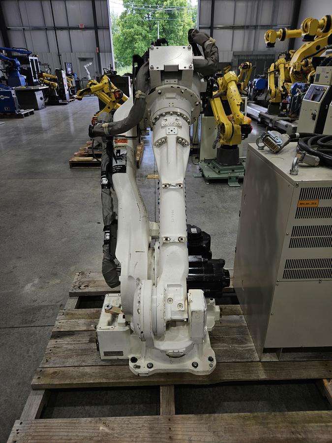 Used Yaskawa Motoman MPL80 Industrial Robot With DX100 Controller