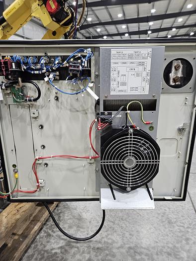 Used Fanuc Arcmate 100ic Industrial Welding Robot With Lincoln PW R450 And Reamer