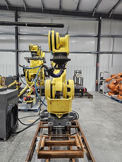 Used Fanuc M-900ia/260L Industrial Robot With R-30ia Controller