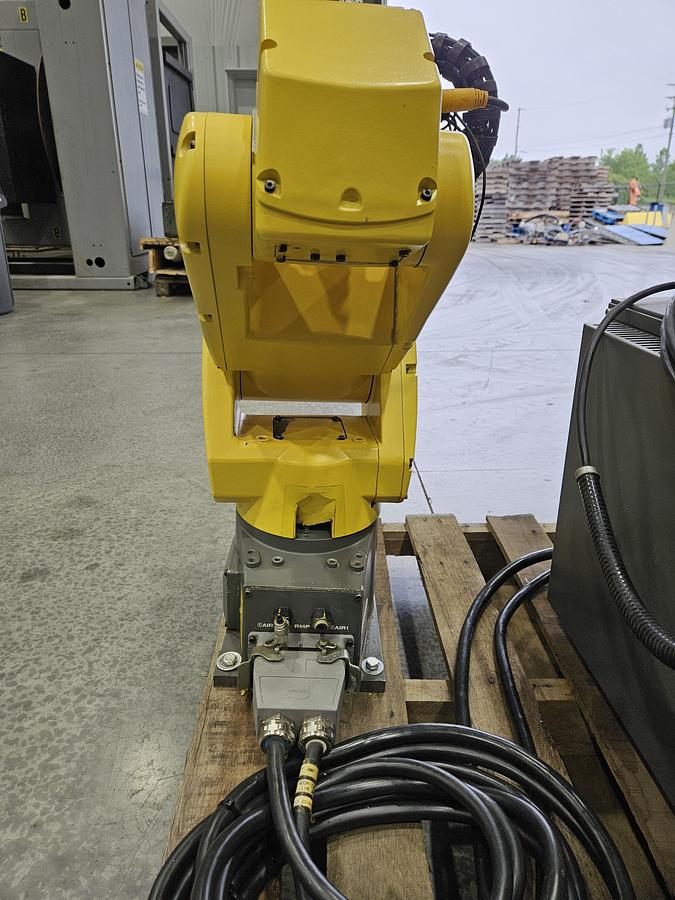 Used Fanuc LR Mate 200ic Industrial Robot With R-30ia Controller