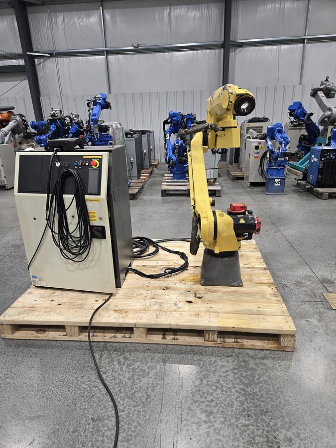 Used FANUC Arcmate 120ic Industrial Robot With R-30ia Controller