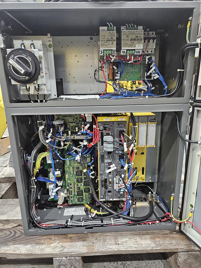 Used FANUC M-710ic/20M Industrial Robot With R-30ib Controller
