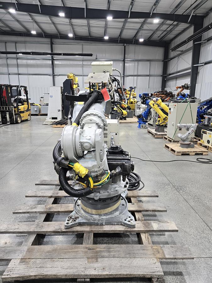 Used Yaskawa Motoman ES165D Industrial Robot With DX100 Controller