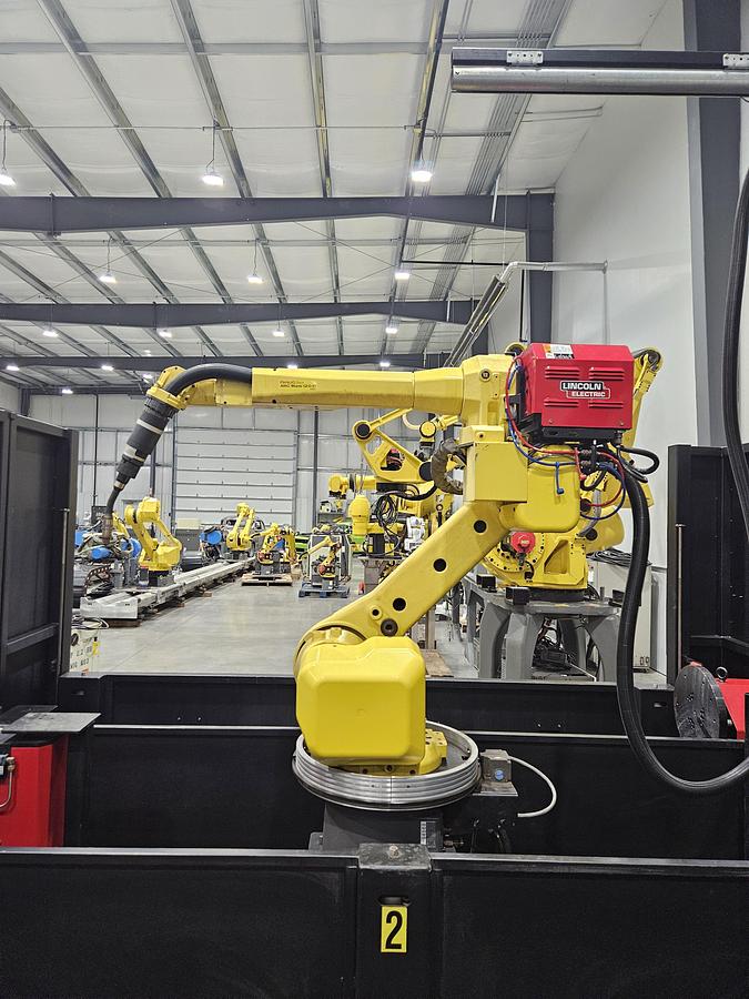 Used Lincoln system 35 weld cell Fanuc 120iC/10L with dual headstock positioners