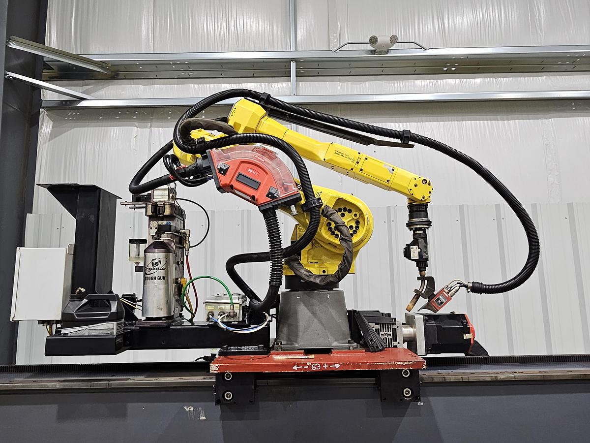 Used FANUC Robotic Welding Cell W/ FANUC 120ic/R-30ib Tracks and Safety