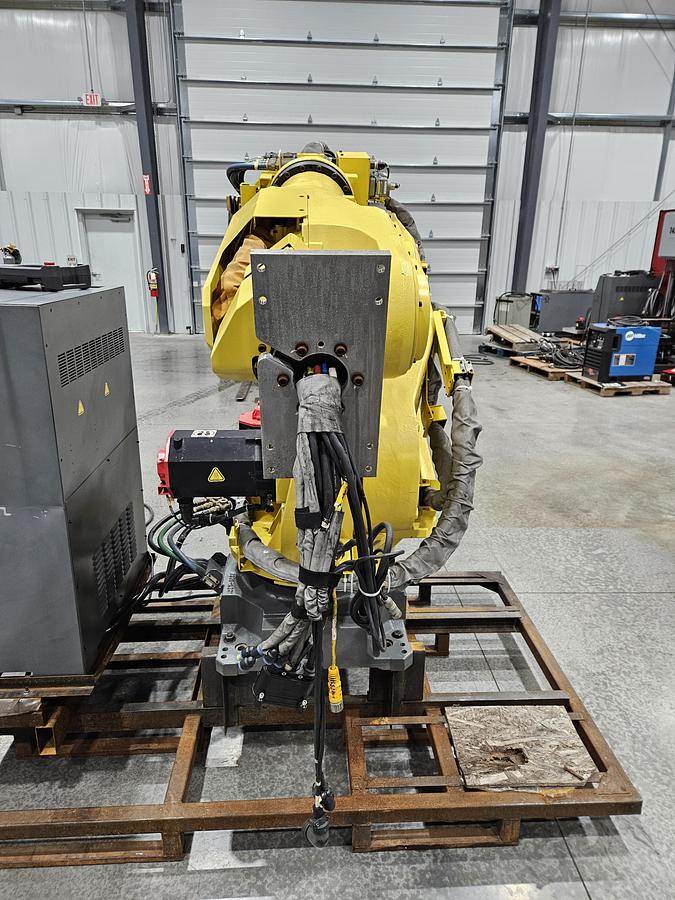 Used Fanuc R-2000ib/220US Industrial Robot With R-30ia Controller