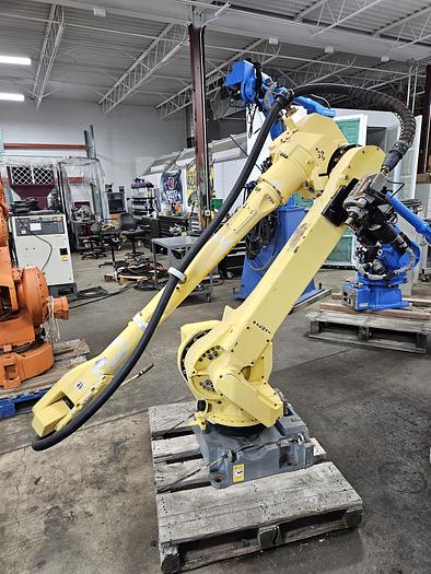 Used FANUC M-710ic/20L With R-30ia Controller and Lincoln Powerwave R450 STT