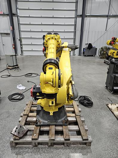 Used Fanuc R-2000ic/210F Industrial Robot With R-30ib Controller