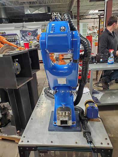 Used Yaskawa Motoman GP7 with YRC100 Controller and Cart