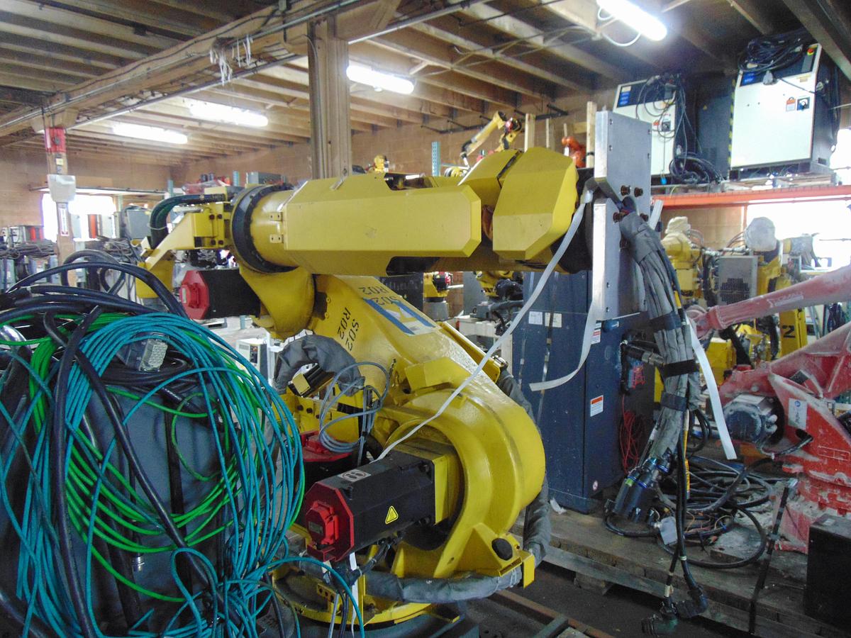 Used 2012 Fanuc R-2000iB/220US
