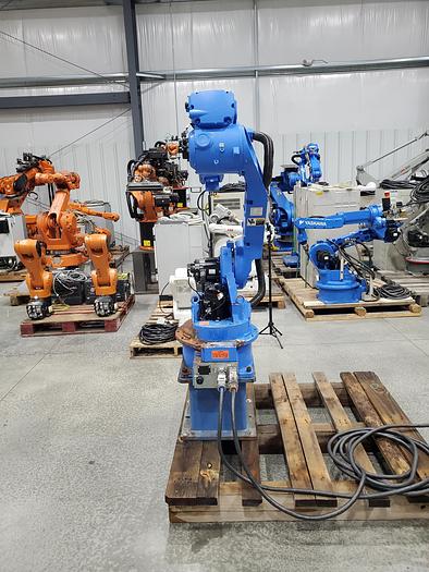 Used Yaskawa HP20D Industrial Handling Robot With DX100 Controller