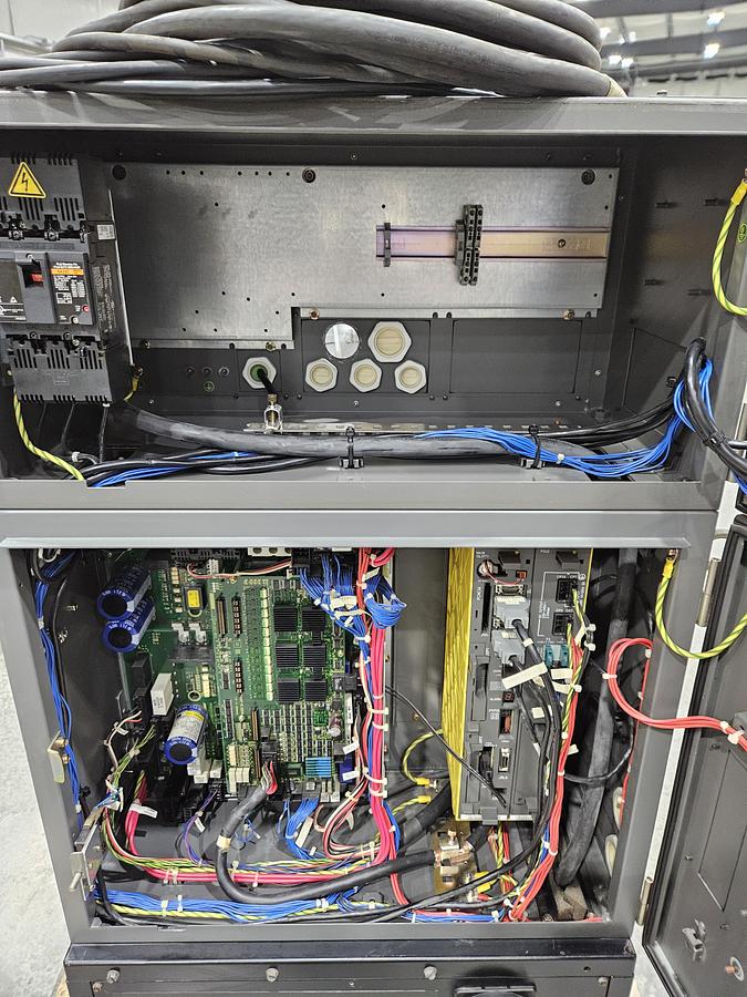 Used Fanuc Arcmate 100ic Industrial Robot With R-30ia Controller and Lincoln Powerwave i400