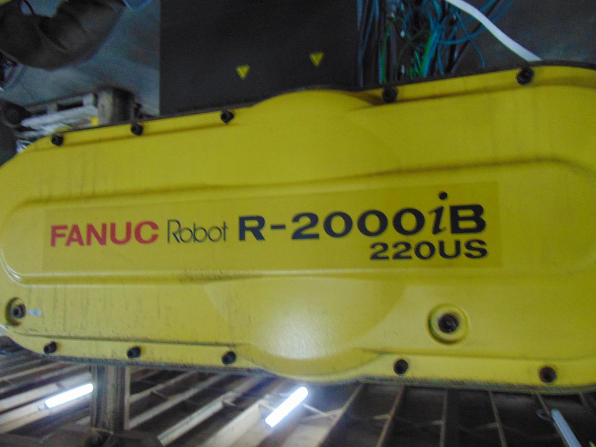 Used 2012 Fanuc R-2000iB/220US