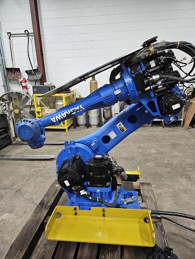 Used Yaskawa Motoman MH80 With DX100 Controller