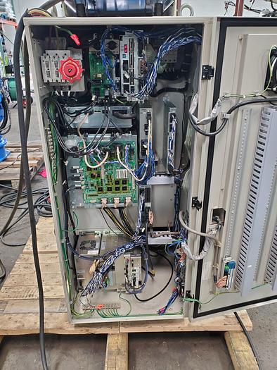 Used Yaskawa Motoman MA1900 With DX100 Controller and Motoweld RL350