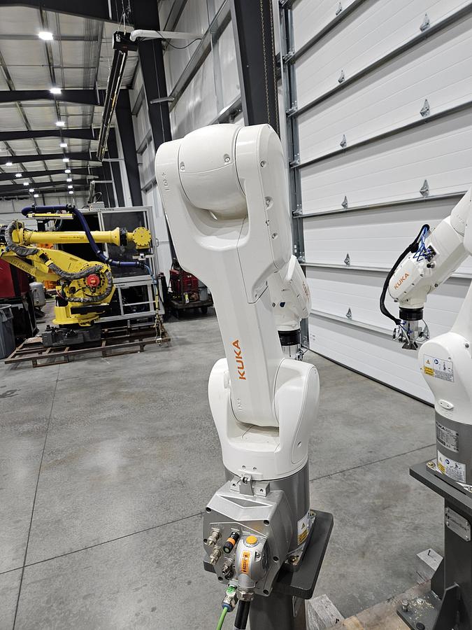 Used KUKA KR10 R1100-2HO Food Grade Industrial Robot With KRC5 Micro Controller