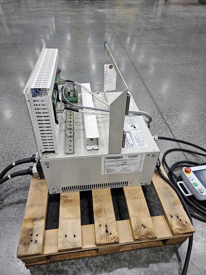 Used Yaskawa Motoman MPK2F Industrial Robot With FS100 Controller