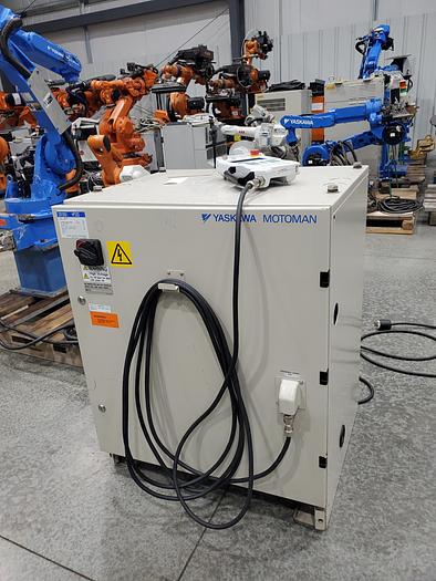 Used Yaskawa HP20D Industrial Handling Robot With DX100 Controller