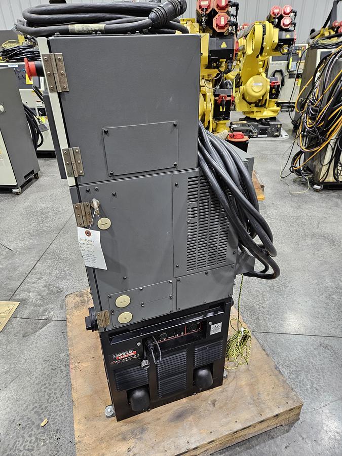 Used Fanuc Arcmate 100ic Industrial Robot With R-30ia Controller and Lincoln Powerwave i400
