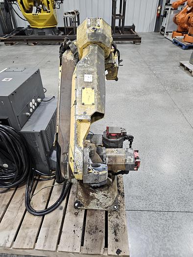 Used FANUC Arcmate 120ic Industrial Robot With R-30ia Controller