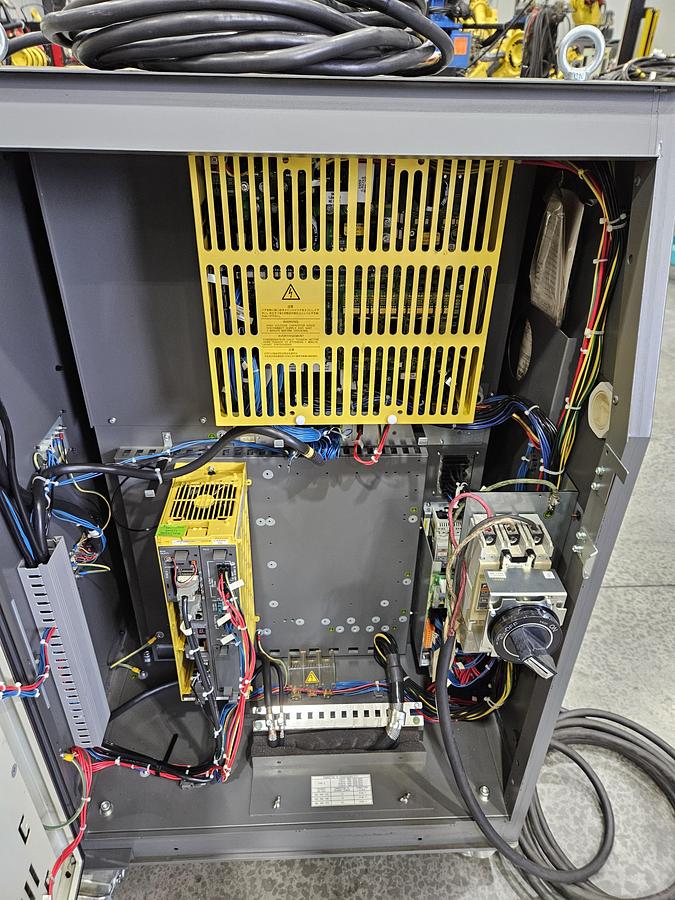Used Fanuc R-2000ib/125L Industrial Robot With R-30ia Controller
